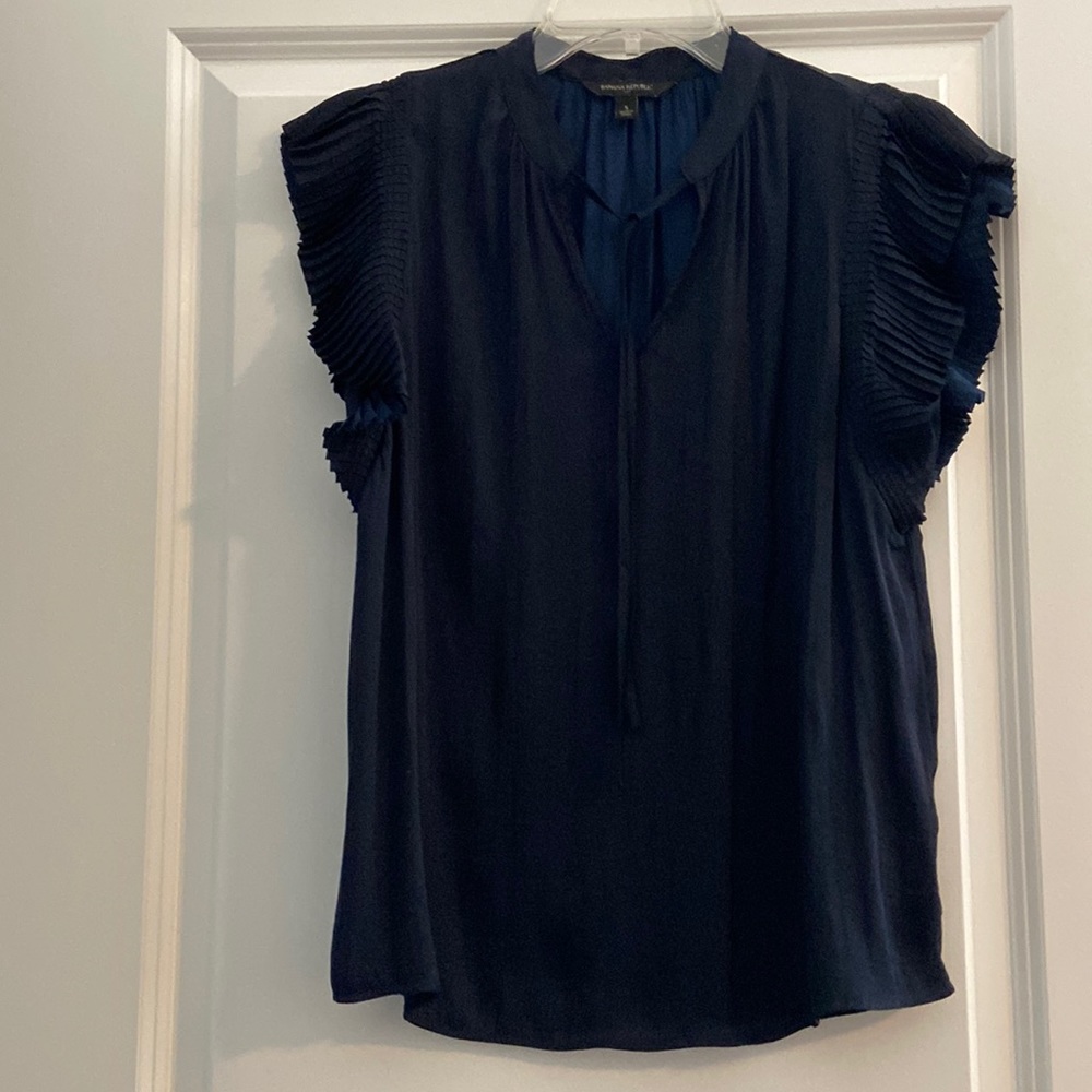 Banana Republic, sleeveless blouse with tie neck, Sz small